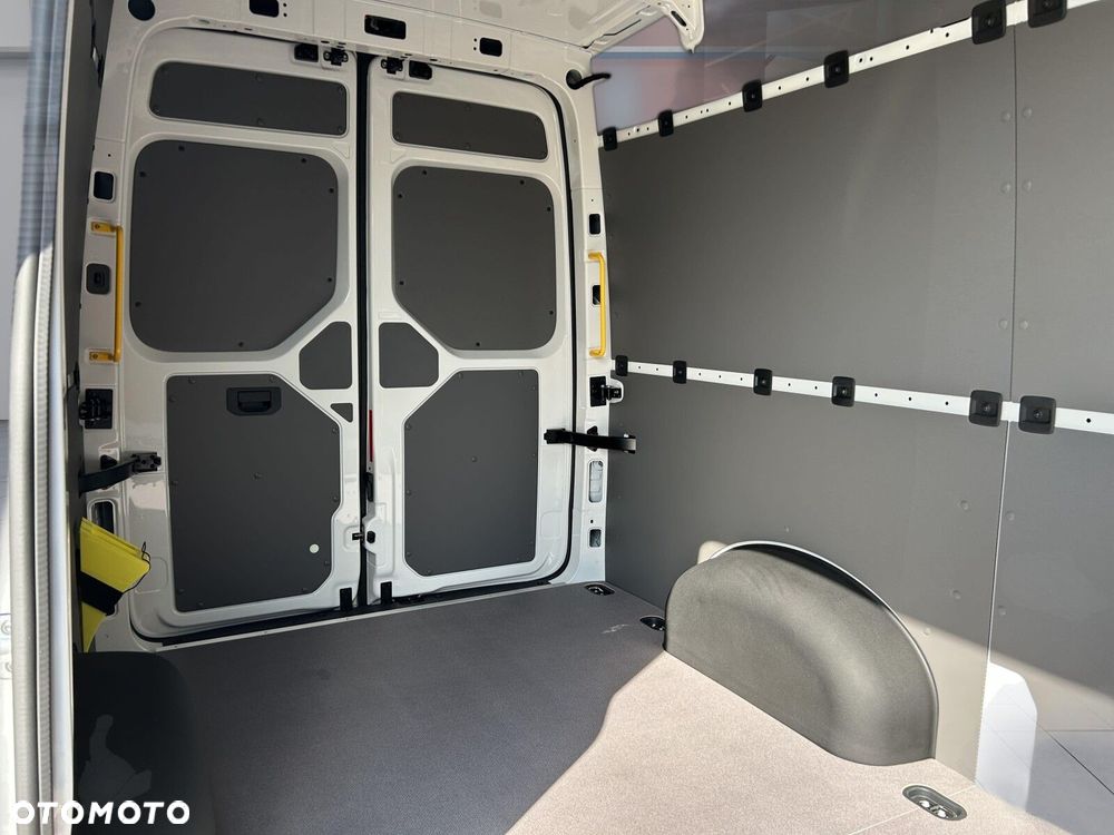 Volkswagen Crafter 35 Furgon L3/H2, 2.0 TDI 140 KM, Wysoki dach, r.o. 3640mm - 14