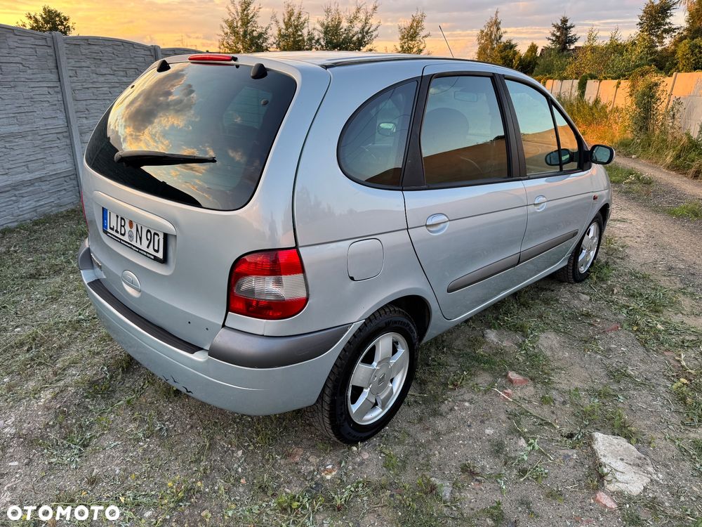 Renault Scenic 1.6 16V Privilege - 10
