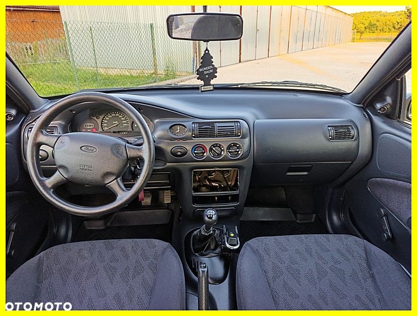 Ford Escort 1.3 CL - 11