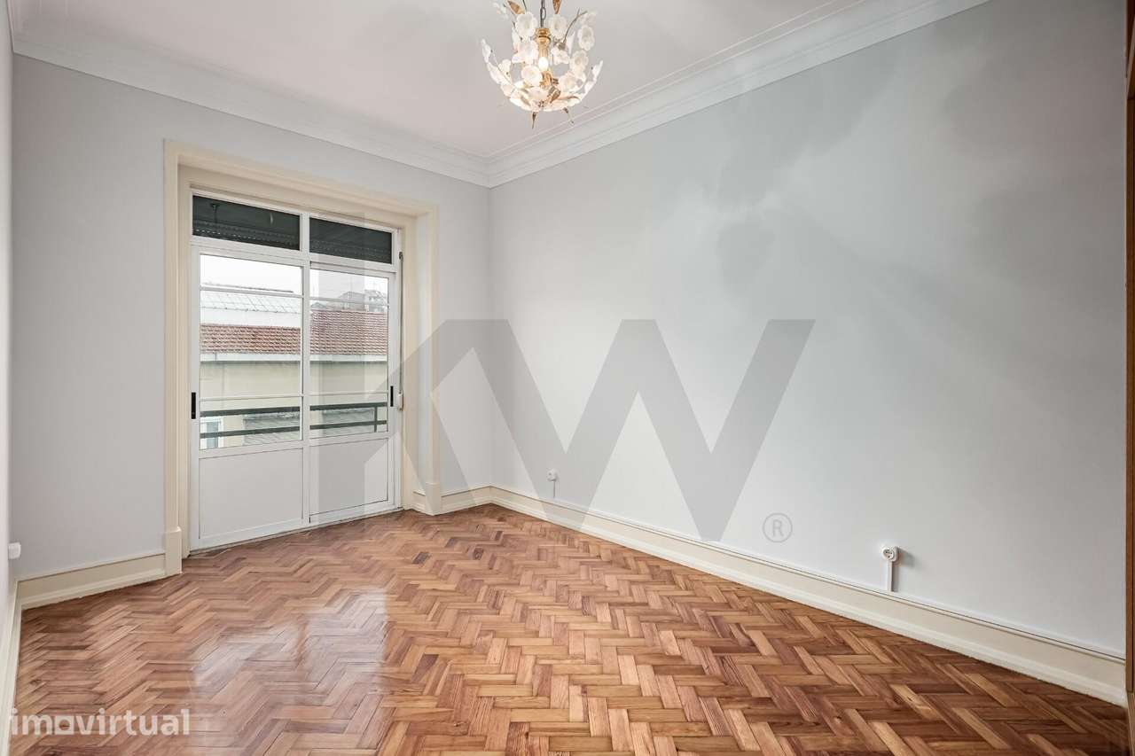 Apartamento T3 em Arroios com áreas generosas e espaço de arrumação - Grande imagem: 5/24