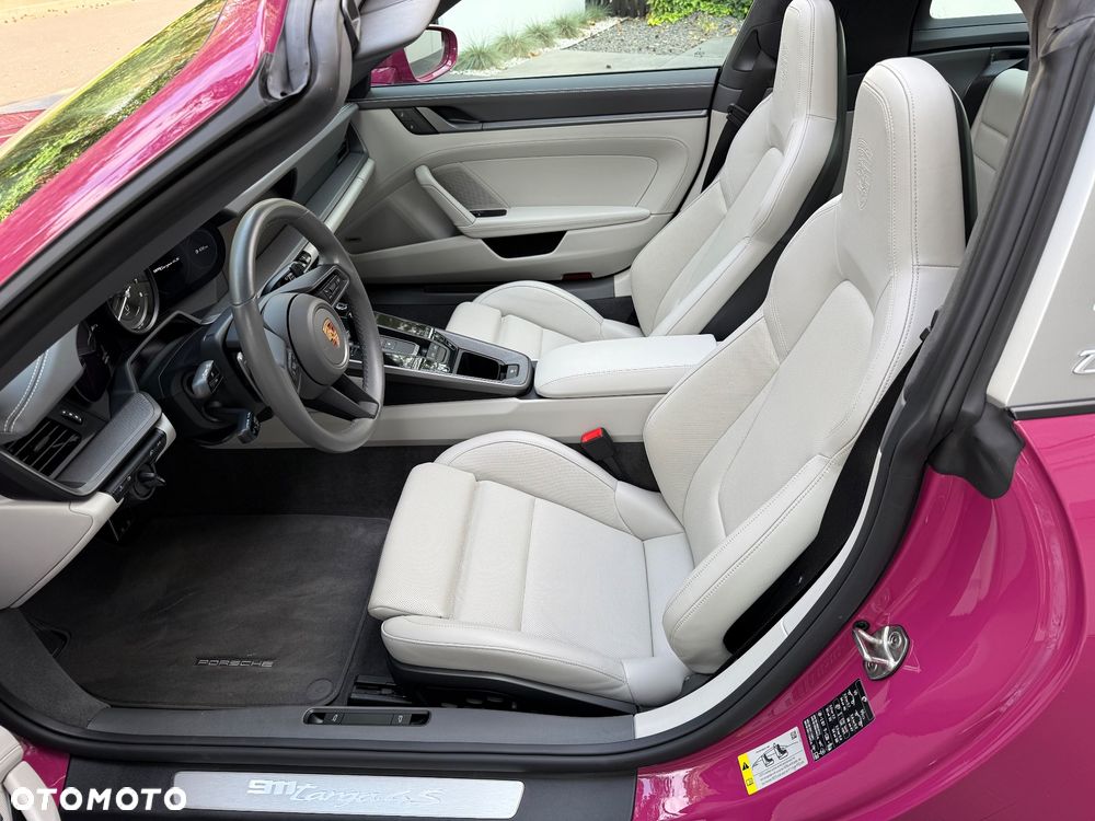 Porsche 911 Targa 4S - 23