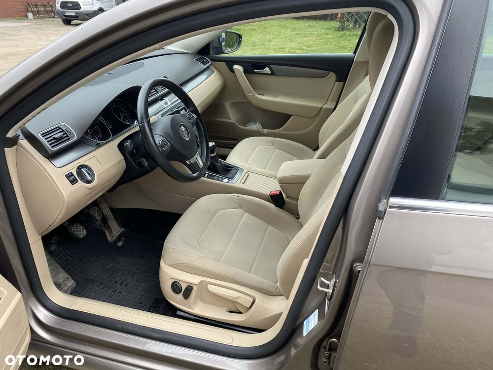 Volkswagen Passat 1.6 TDI Comfortline - 9