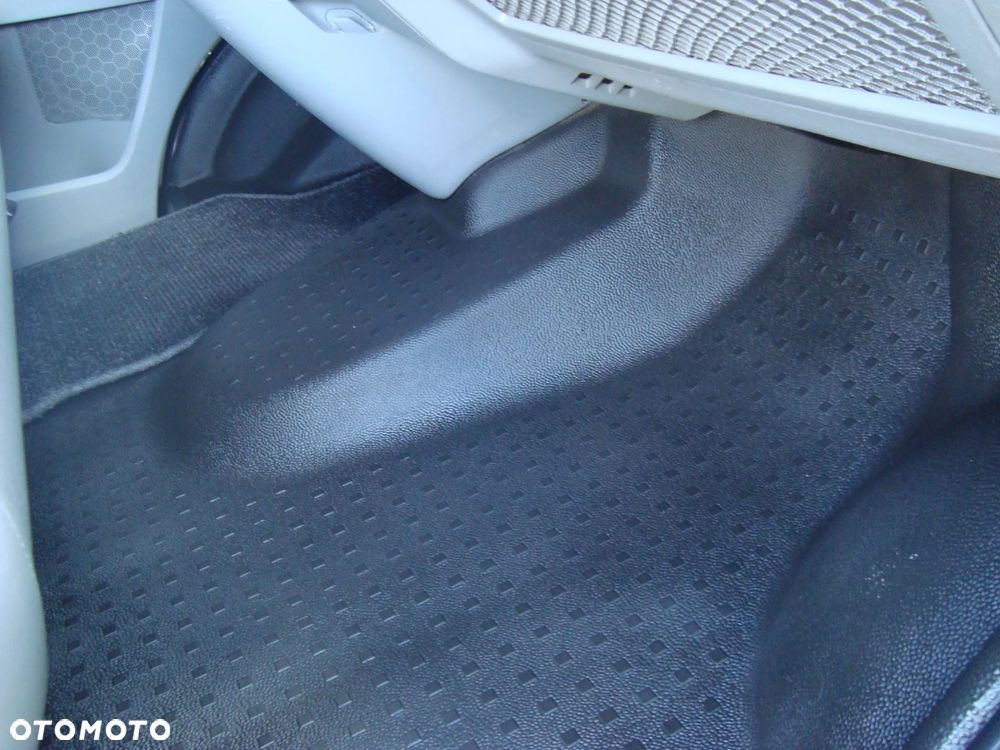 Volkswagen Transporter Caravelle Kurz Trendline - 23