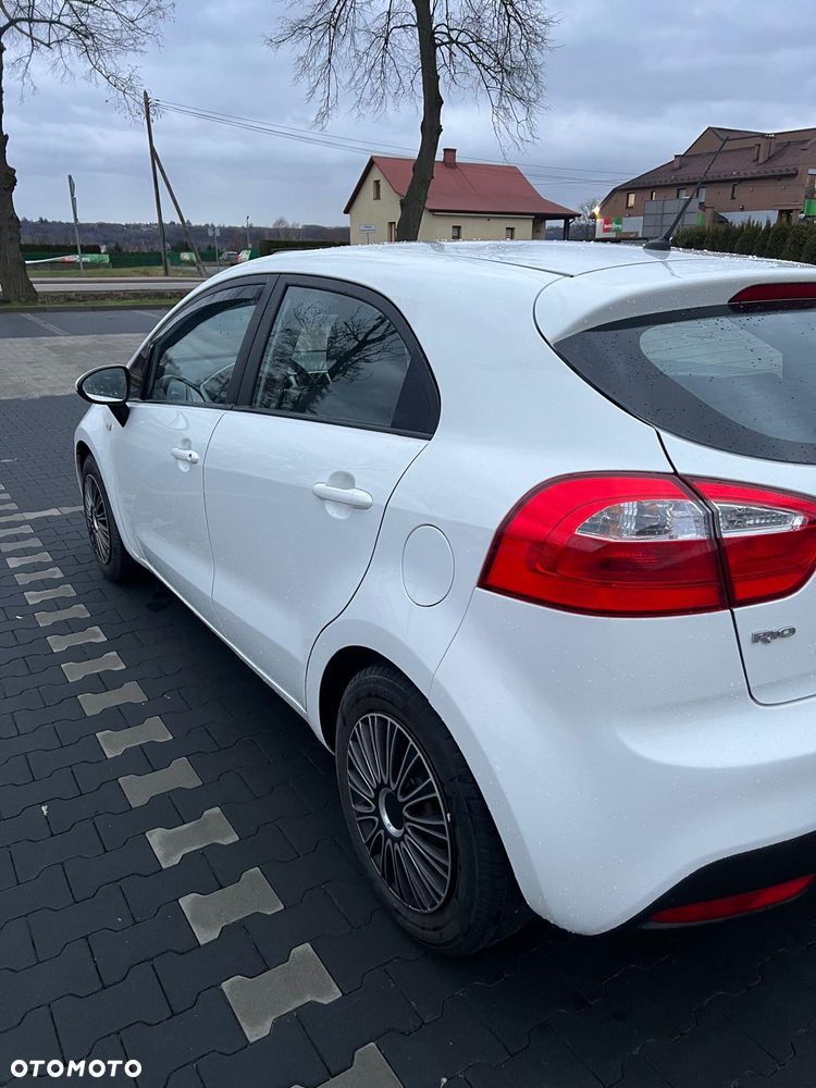 Kia Rio 1.1 crdi M - 11