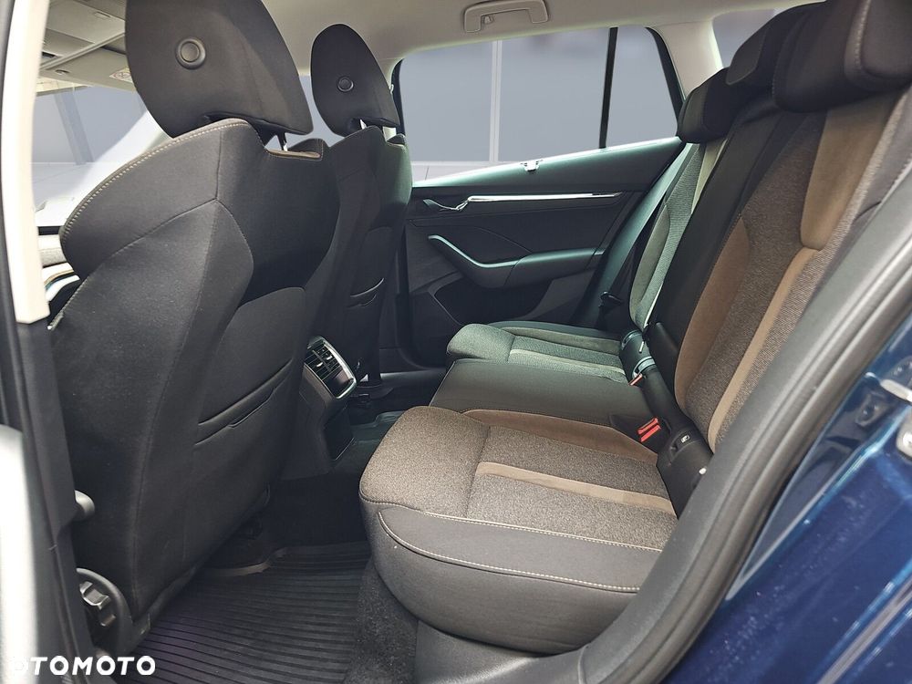 Skoda Octavia 2.0 TDI 4x4 Scout DSG - 10