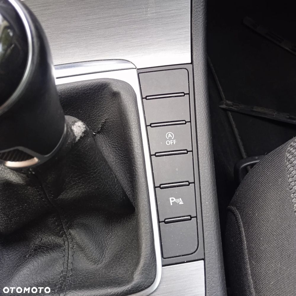 Volkswagen Passat 2.0 TDI Comfortline - 32