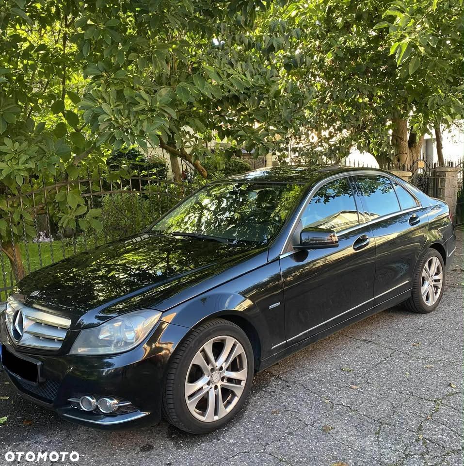 Mercedes-Benz Klasa C 180 CGI BlueEff Avantgarde - 2
