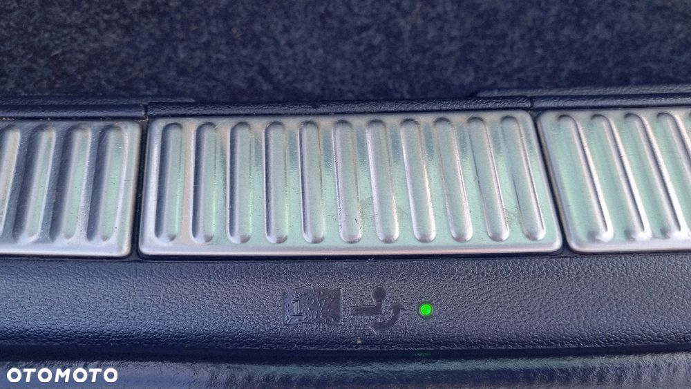 Skoda Superb 2.0 TDI DSG Premium Edition - 31