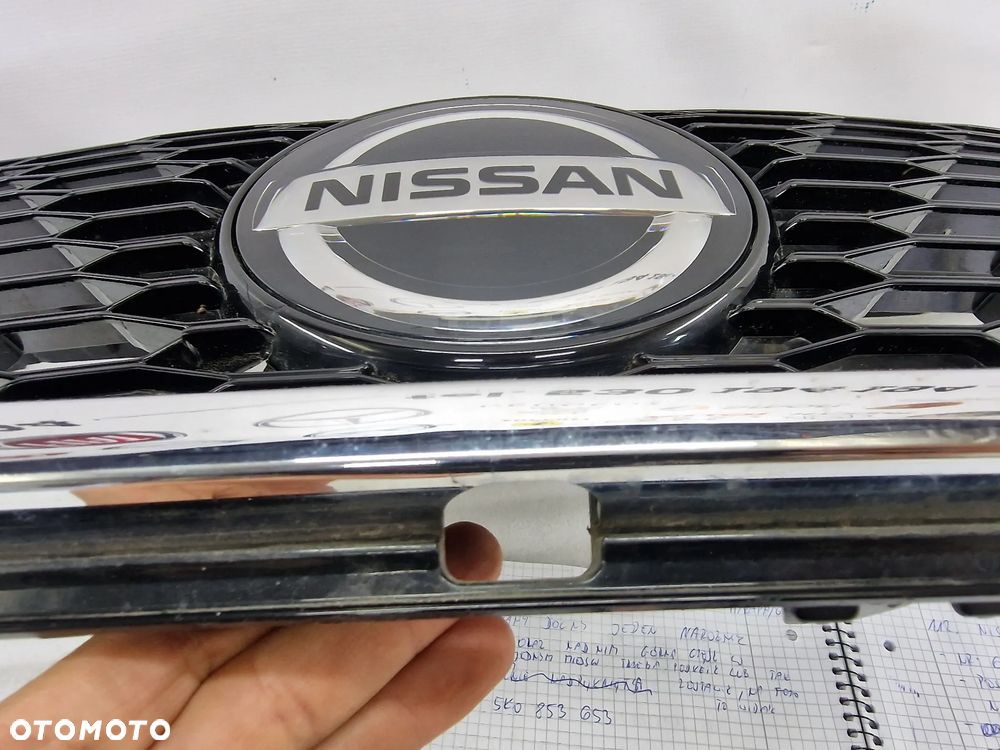 NISSAN QASHQAI II LIFT 17- ATRAPA / GRILL PRZEDNI PRZÓD / ZNACZEK NA KAMERE / POD RADAR , NR 62310HV3 , NR AUKCJI GR112 - 33