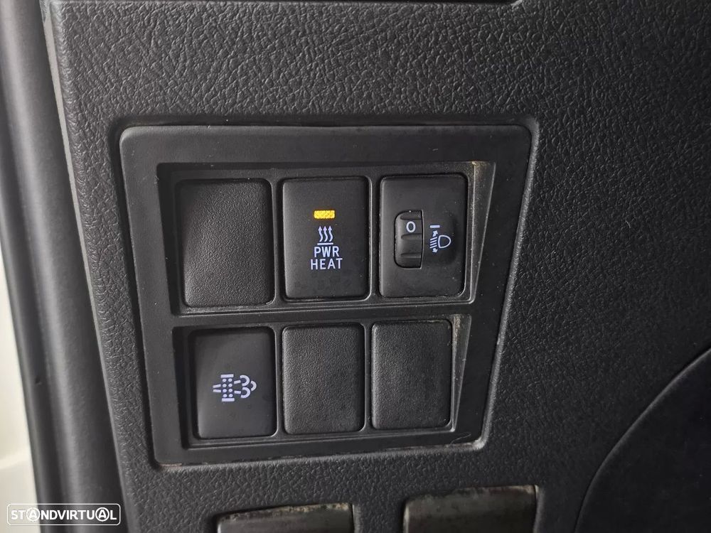 Toyota Hilux 2.4 D-4D 4WD CD CM - 15