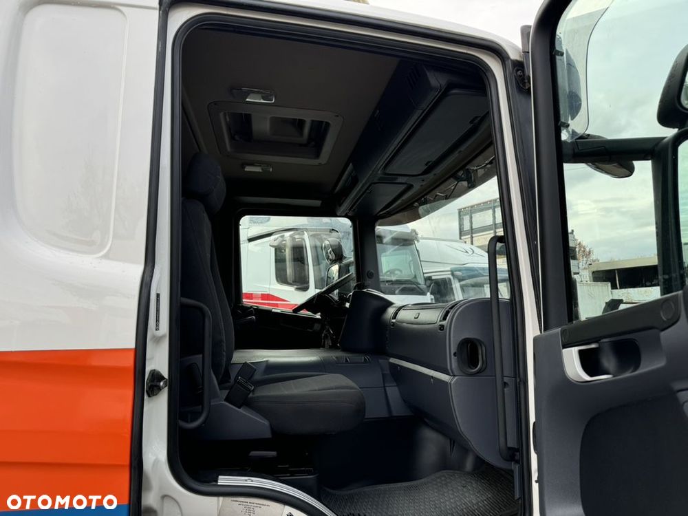 Scania P 320 / KONTENER 8.40 / Winda/ - 25