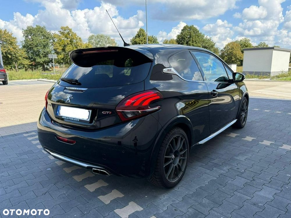 Peugeot 208 - 4