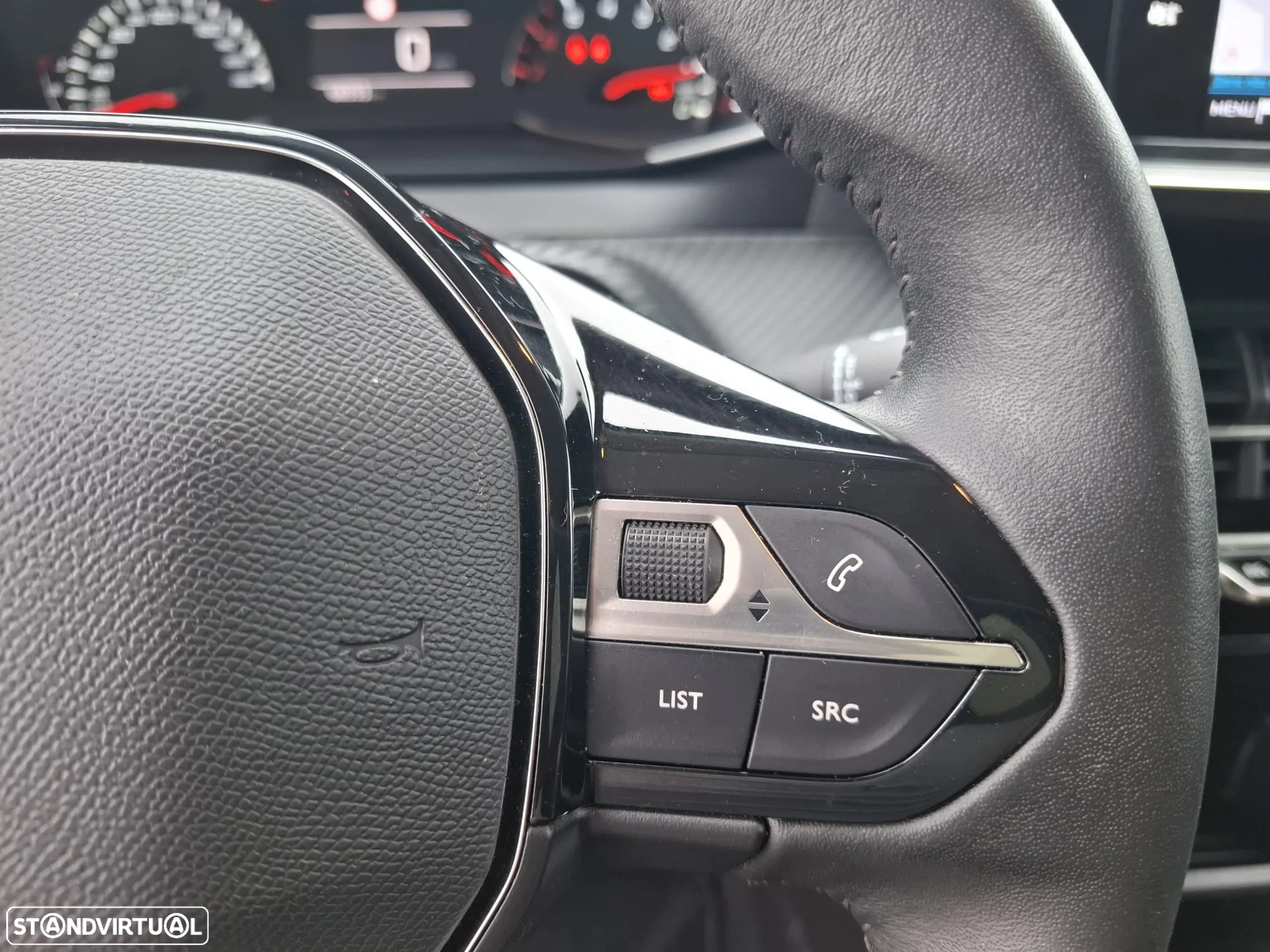 Peugeot 2008 1.2 PureTech Allure Pack - 26