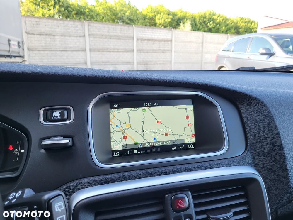 Volvo V40 T2 Momentum - 22