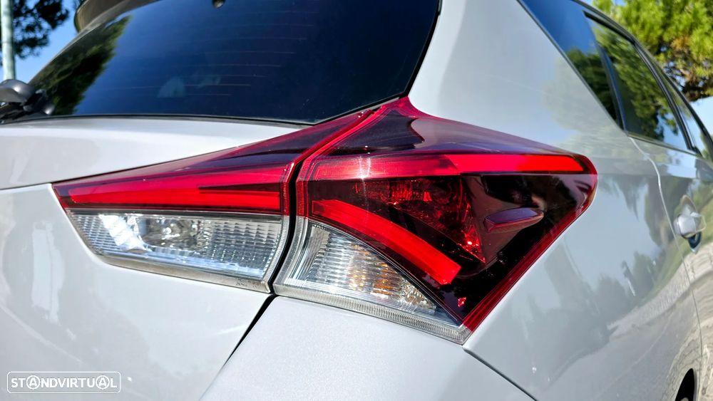 Toyota Auris 1.8 HSD Comfort +P.Techno+P.Sport - 26