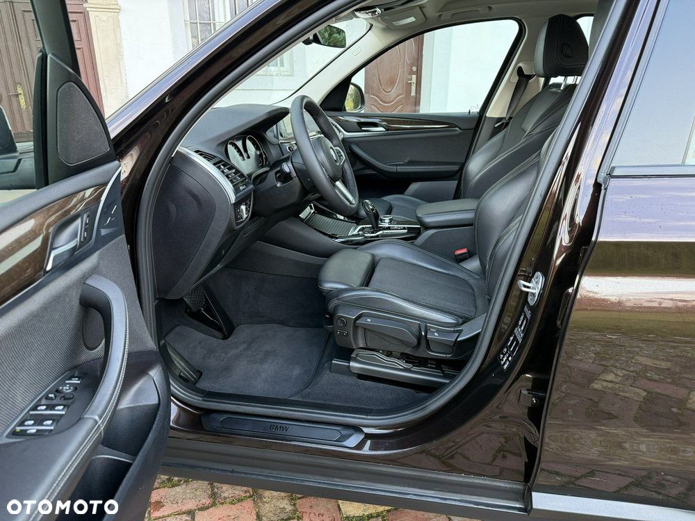 BMW X3 xDrive20i Advantage - 28