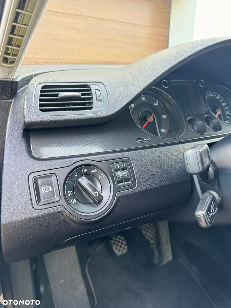 Volkswagen Passat 2.0 TDI Individual - 17