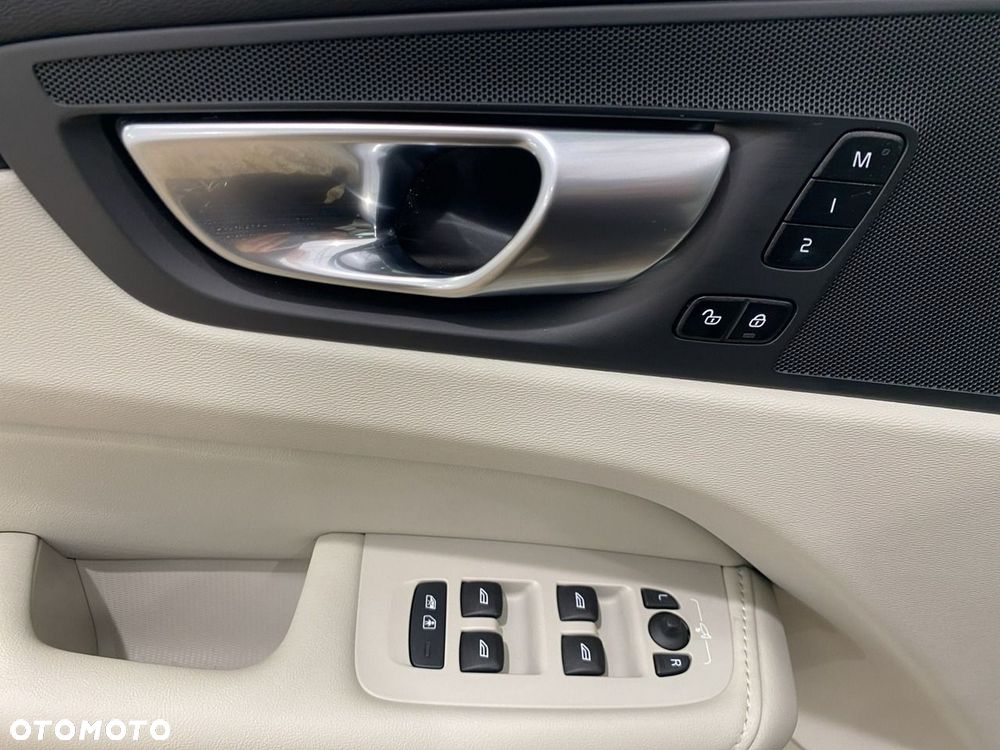 Volvo XC 60 B5 B AWD Plus Dark - 15