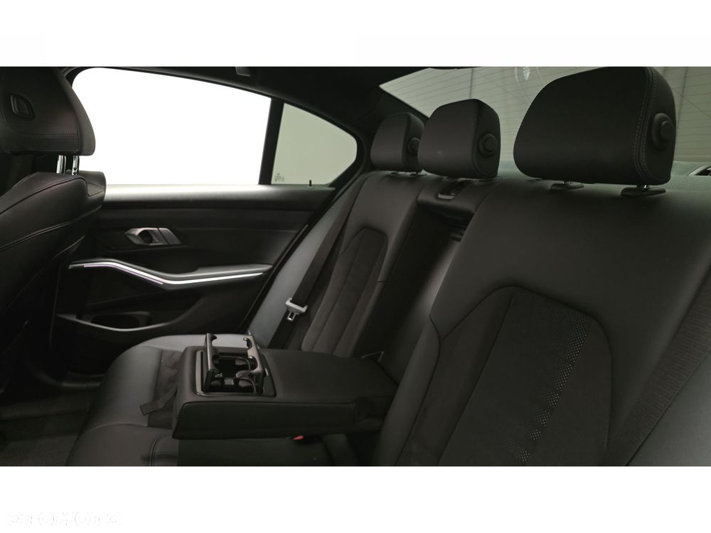 BMW Seria 3 - 23