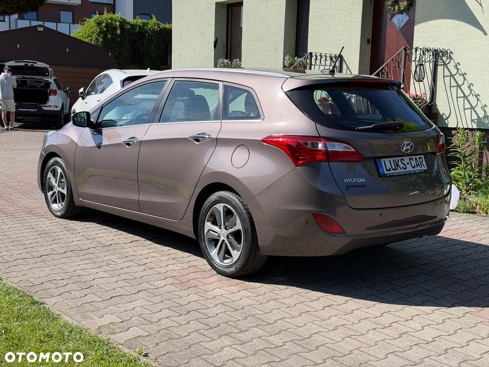 Hyundai i30 blue Kombi 1.4 YES Gold - 37