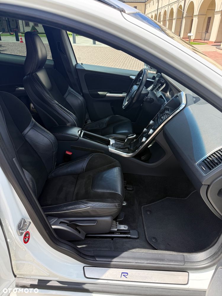 Volvo XC 60 D4 Drive-E R-Design Momentum - 16