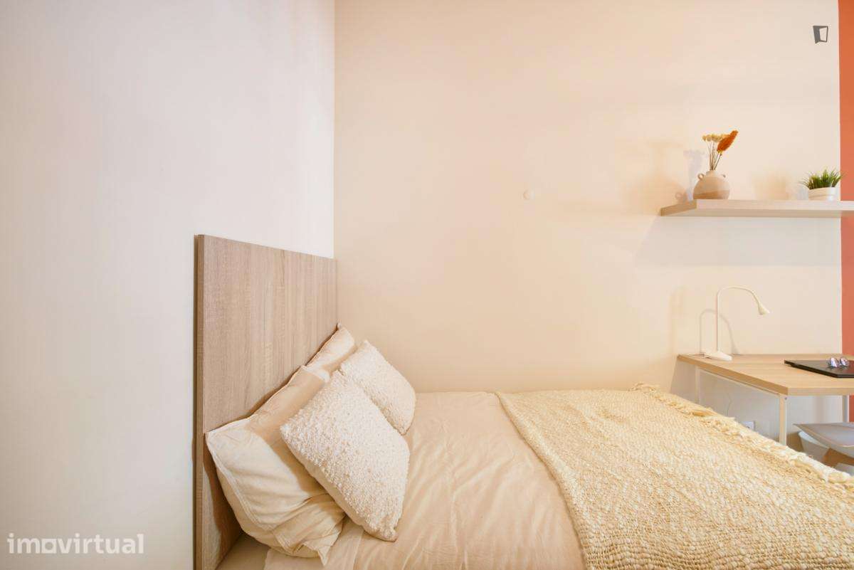 Quarto - localizado em Marquês de Pombal Lisbon - Grande imagem: 3/46
