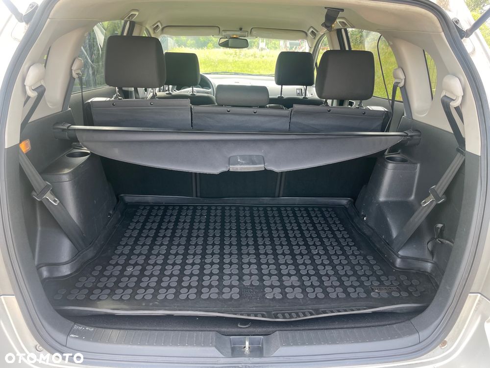 Toyota Corolla Verso - 12