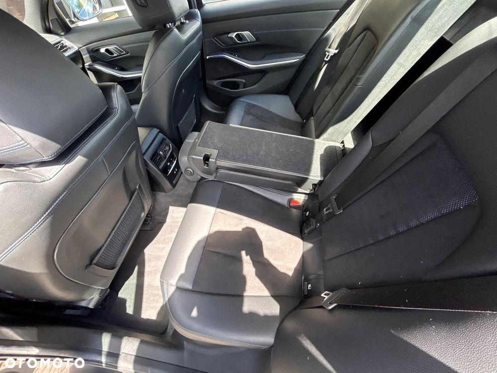 BMW Seria 3 330i xDrive M Sport sport - 21