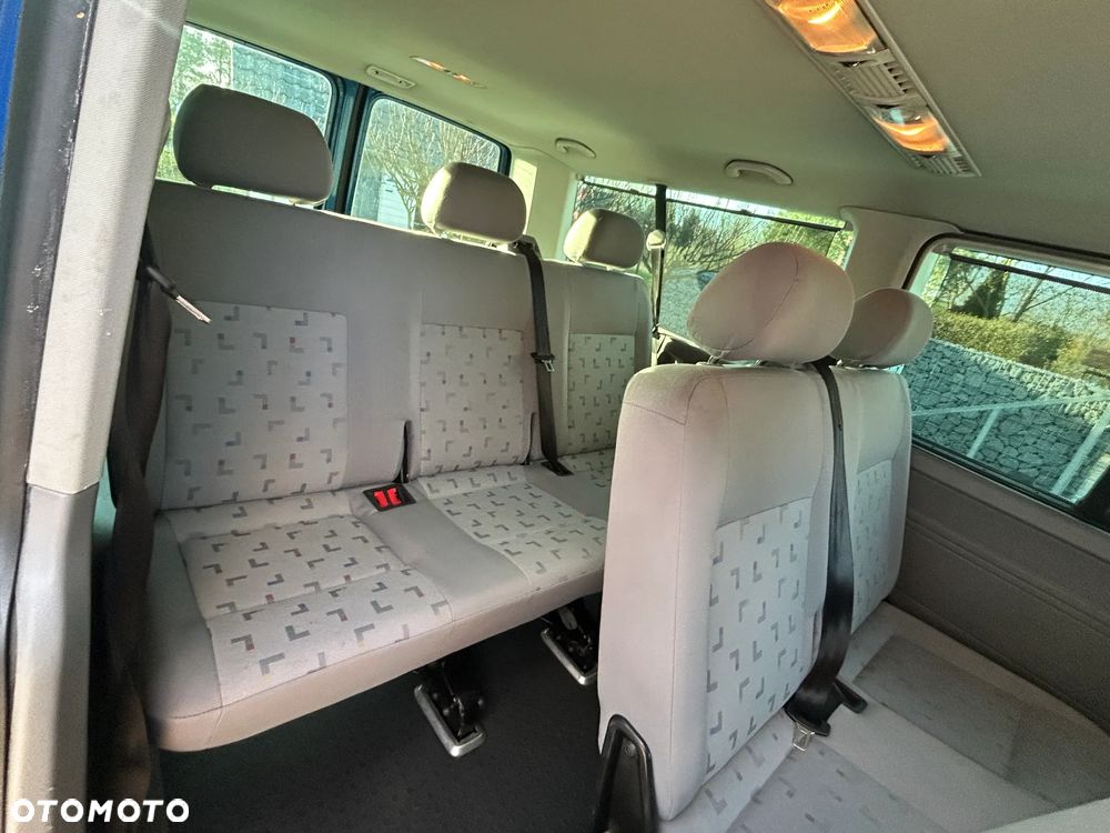 Volkswagen Caravelle - 14