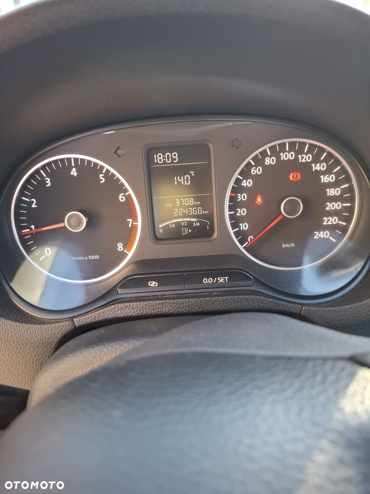 Volkswagen Polo - 2