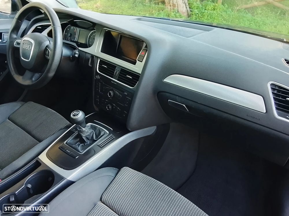 Audi A4 Avant 2.0 TDi Advance - 5