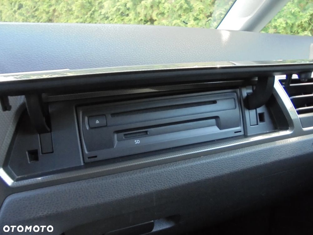 Volkswagen Touran 2.0 TDI SCR DSG IQ.DRIVE - 31