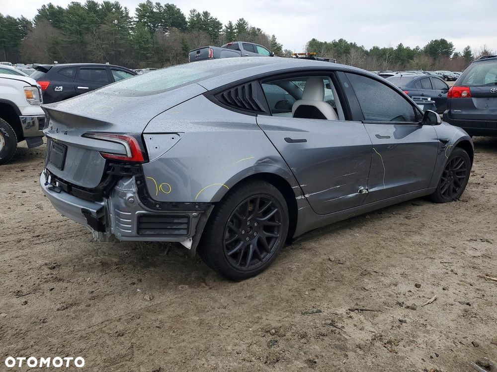 Tesla Model 3 Long Range AWD - 3