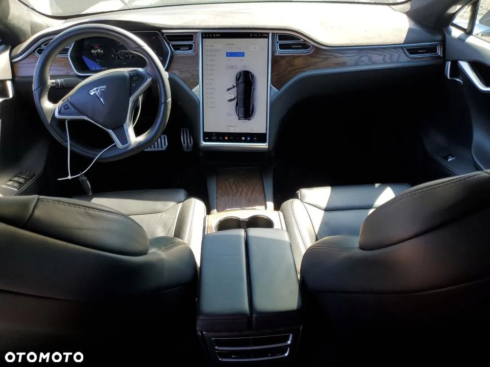 Tesla Model S - 8