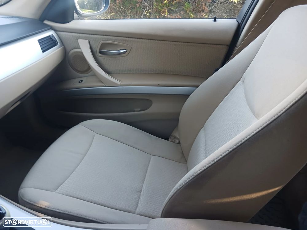 BMW 318 d Navigation - 25