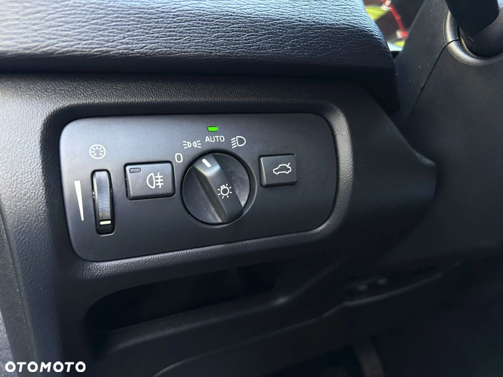 Volvo V40 Cross Country D2 Momentum - 31