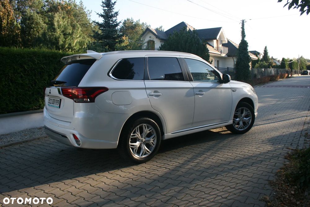 Mitsubishi Outlander - 8