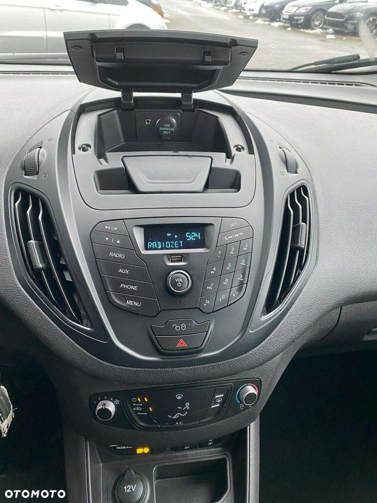 Ford Transit Courier - 12