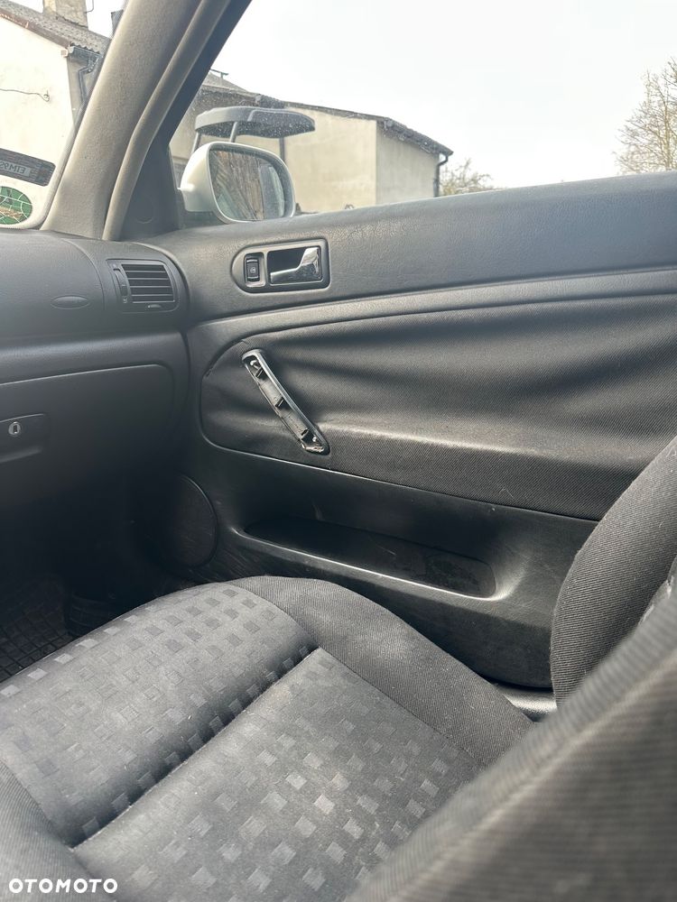 Volkswagen Passat 1.6 - 14