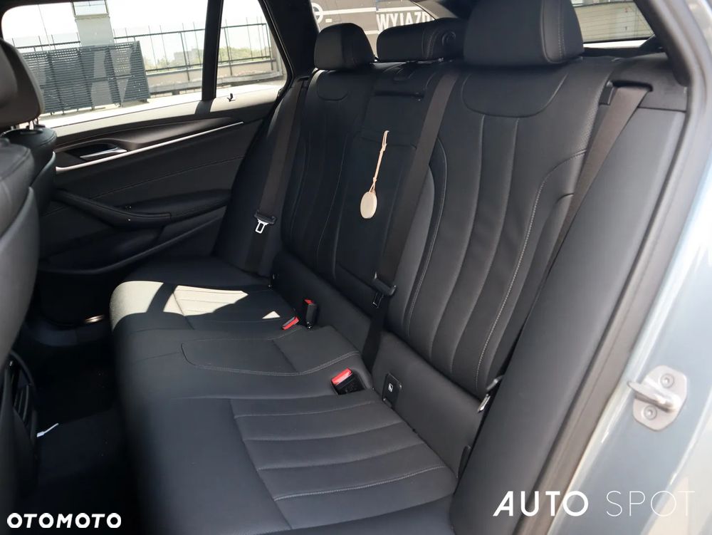 BMW Seria 5 540i xDrive mHEV M Sport sport - 40