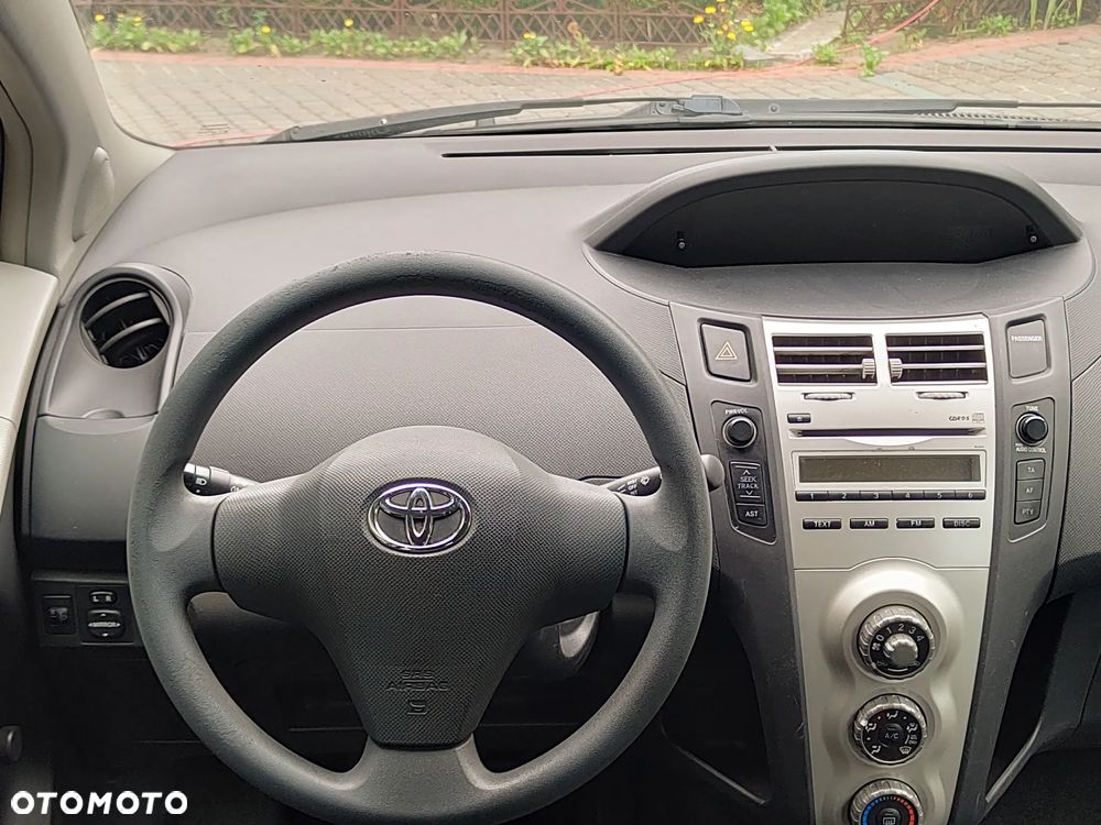 Toyota Yaris 1.3 Luna A/C - 9