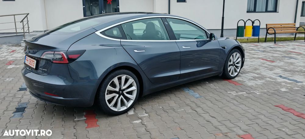 Tesla Model 3 - 4