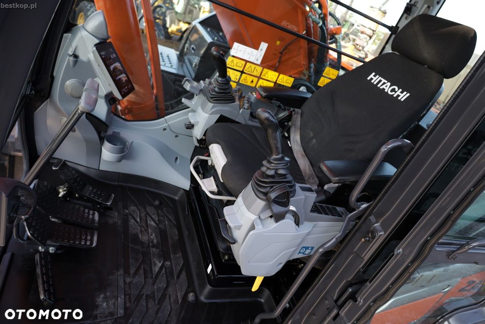 Hitachi ZX350LCN-7 - 19