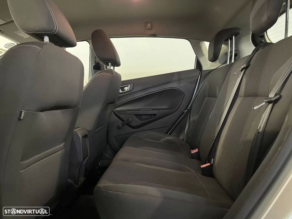 Ford Fiesta 1.5 TDCi Titanium — fotografia 11