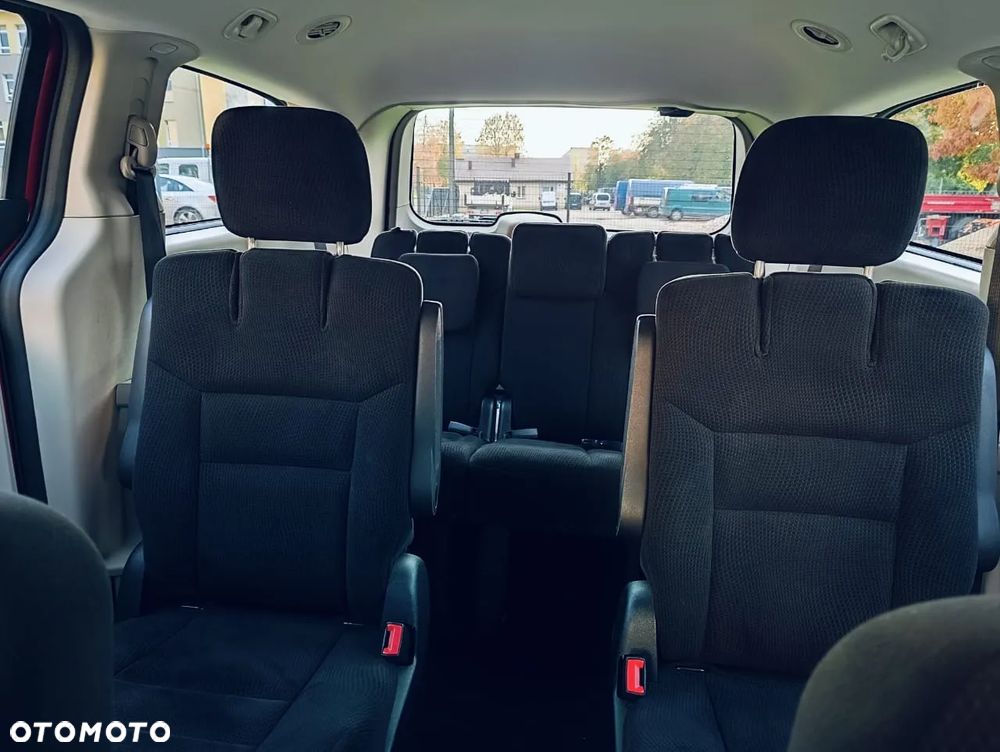Dodge Grand Caravan - 8