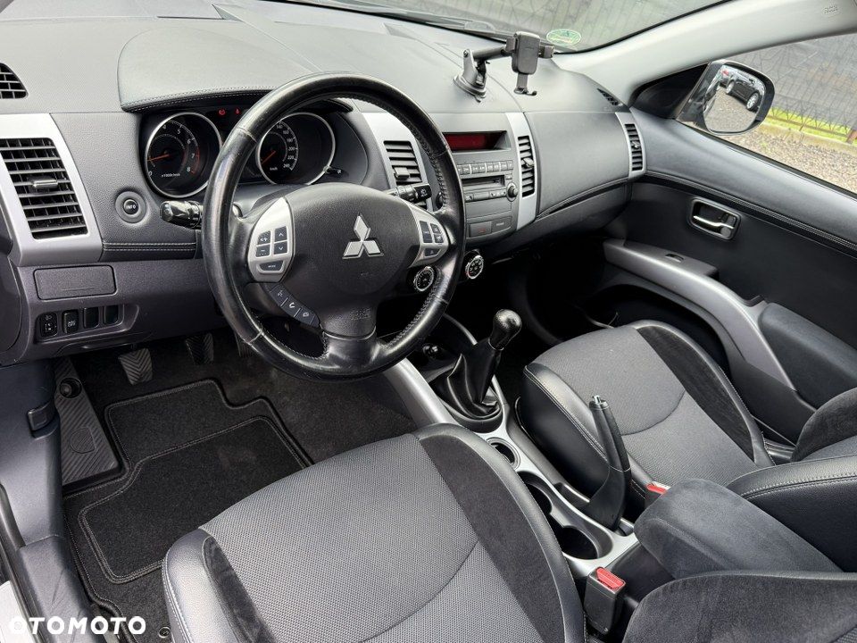Mitsubishi Outlander 2.0 2WD XTRA - 18