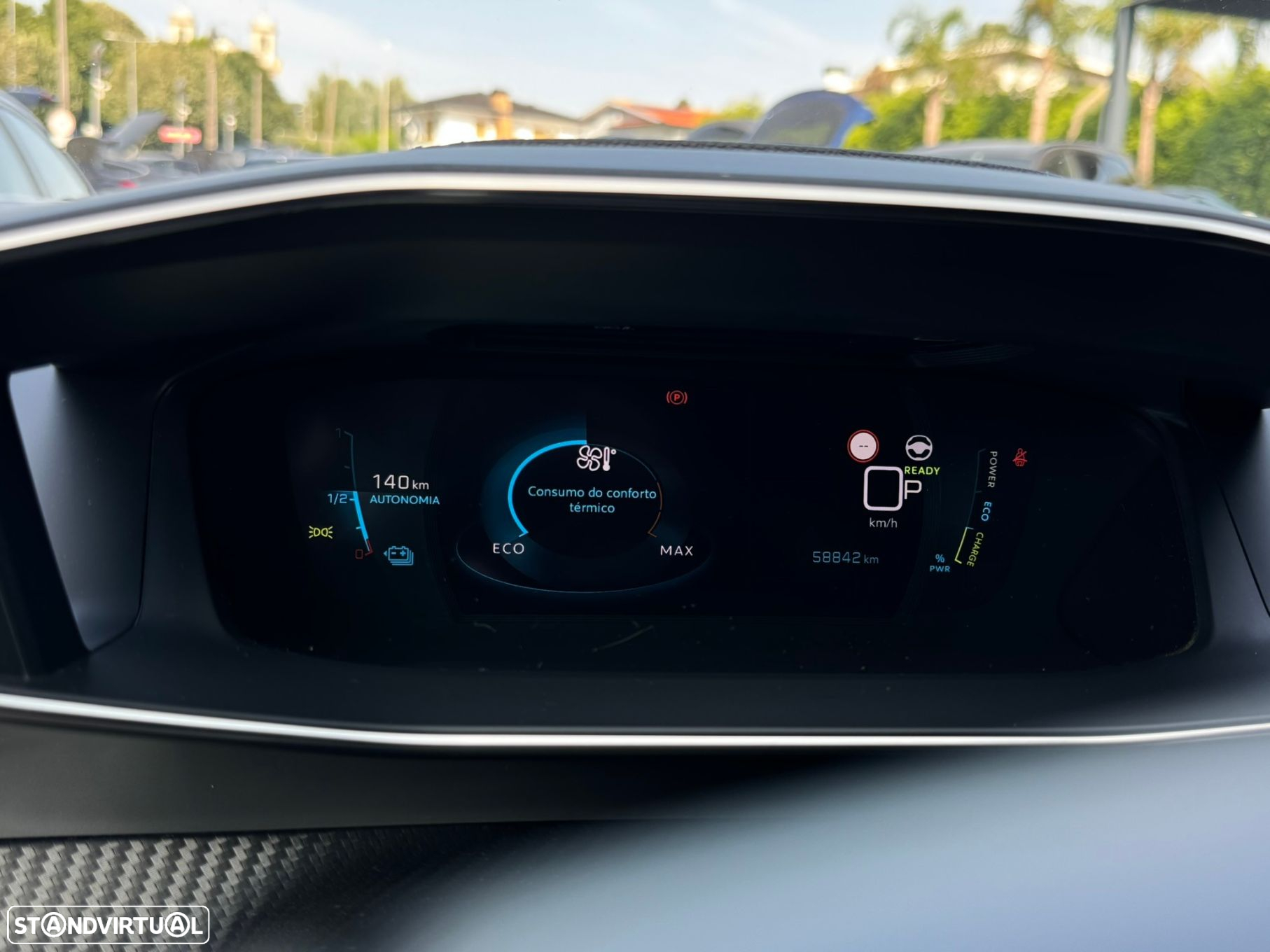 Peugeot e-2008 50 kWh GT - 26