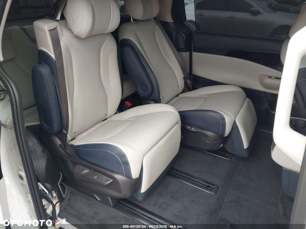 Kia Carnival - 11