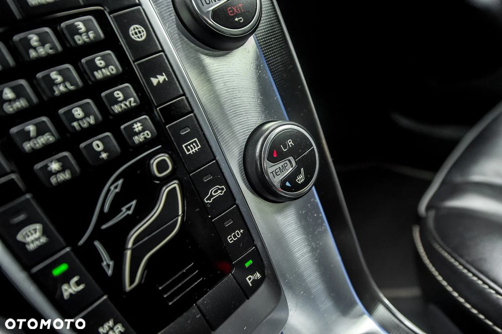 Volvo V40 D4 Drive-E R-Design Momentum - 35