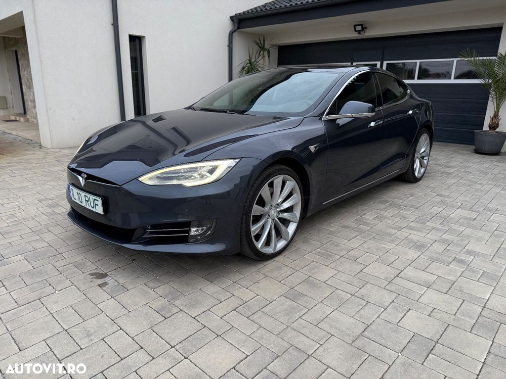 Tesla Model S - 3